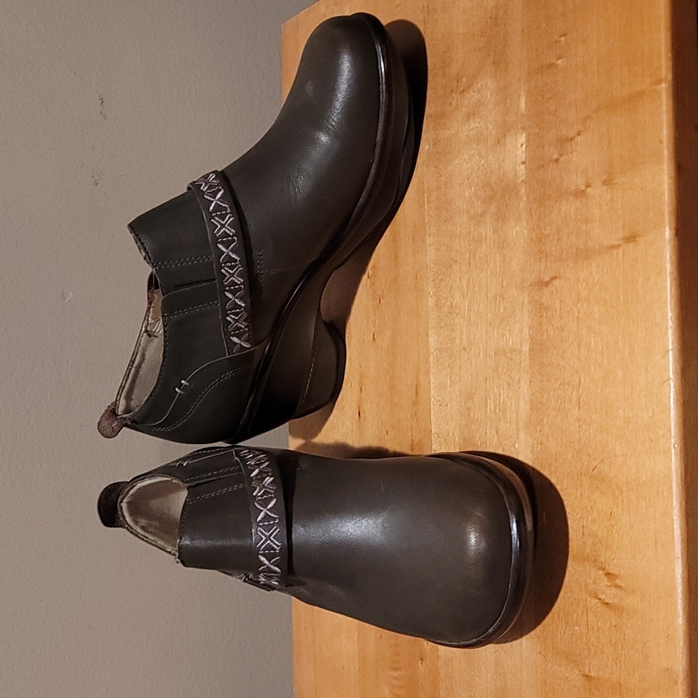JAMBU CLOGS